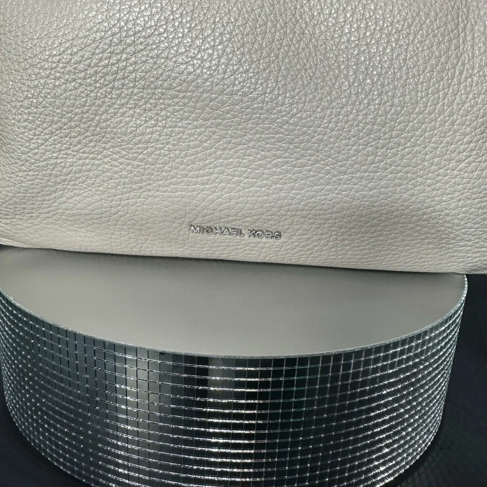 Michael Kors Gray Leather Tote Bag pre owned Exellent condition